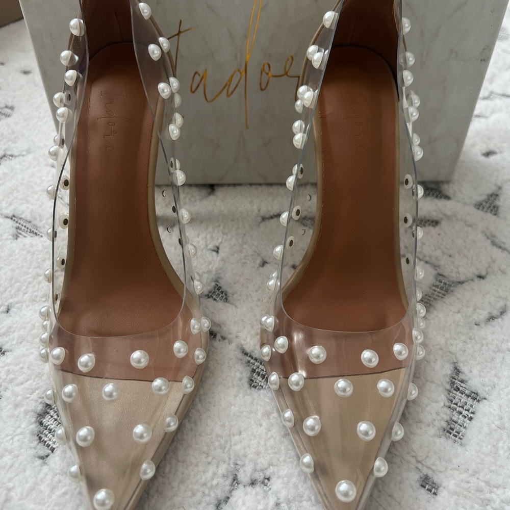 Elegant Pearl-Embellished Women's Shoes